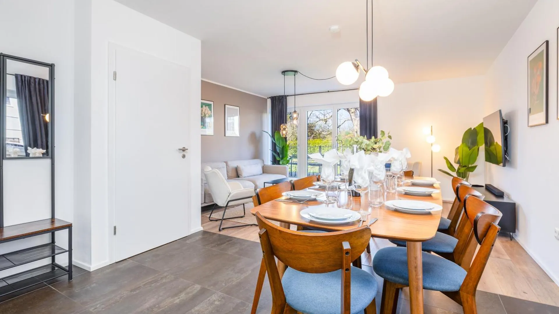 Wohnglueck Frisches & Gemuetliches Design Mit Bbq, Garten & Arbeitsplatz Augsburg