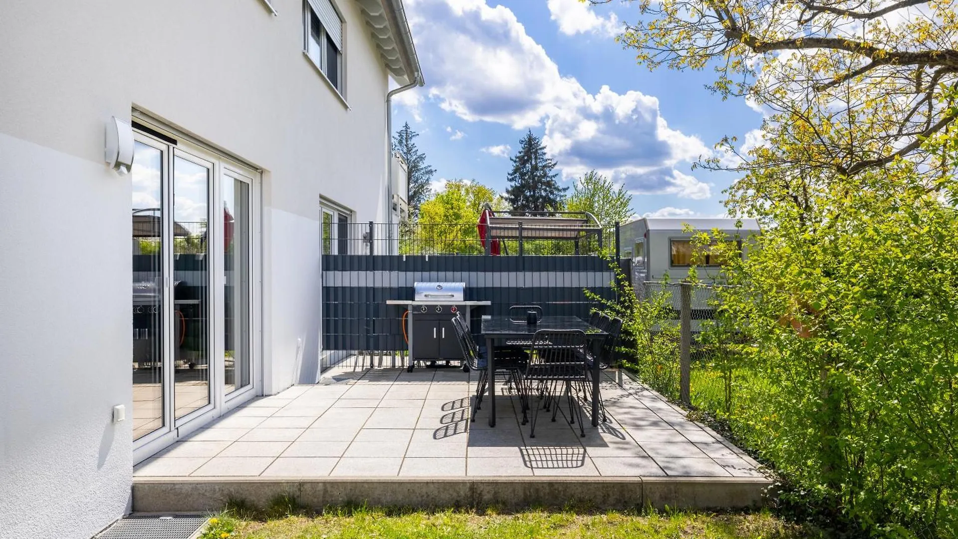 Ferienhaus Wohnglueck Frisches & Gemuetliches Design Mit Bbq, Garten & Arbeitsplatz Augsburg